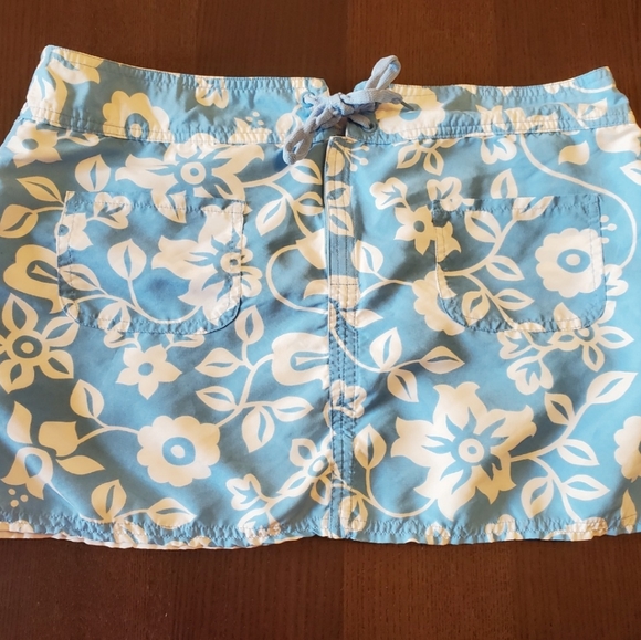 Reversible Board/swim skirt. Front pockets,velcro and shoelace closure. - Picture 14 of 16